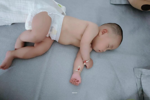 中国澳门宝宝上火有眼屎